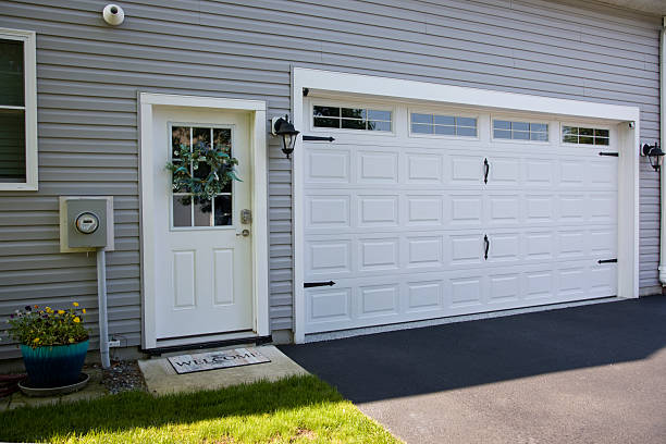 24/7 Emergency Garage Door Panel Replacement experts in Bonadelle Ranchos, CA